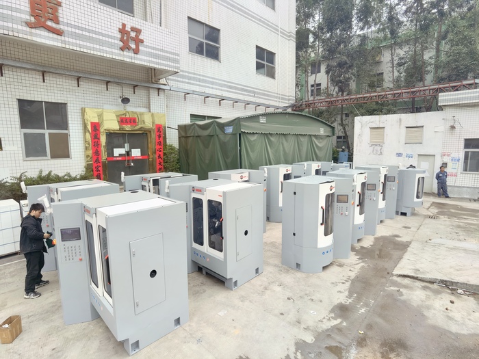 Realistic scene of Lingbang gear grinding machine shipment 领邦磨齿机出货实景